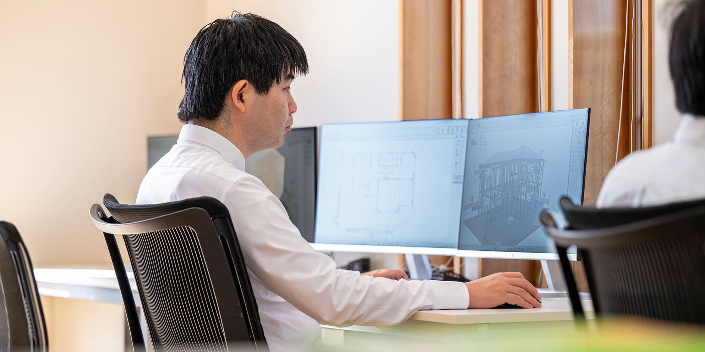 PC操作をする様子