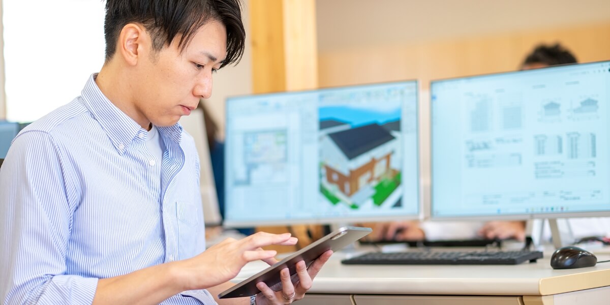 タブレット操作をする様子